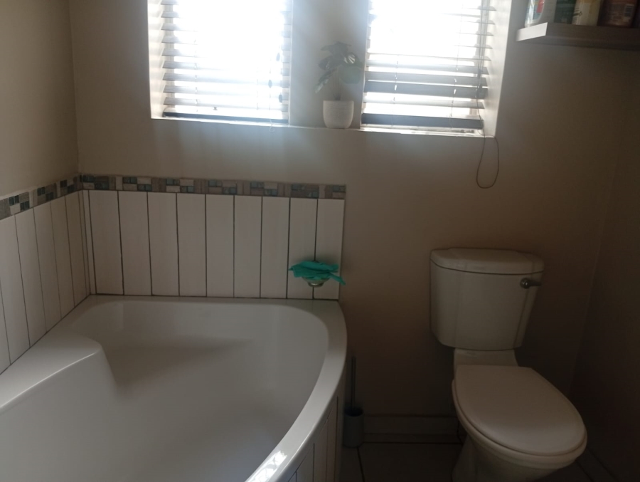 2 Bedroom Property for Sale in Waterval East North West